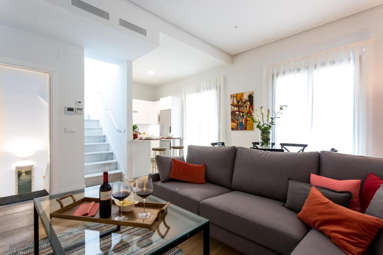 Apartamentos Rg Plaza De Espana Севилья Экстерьер фото