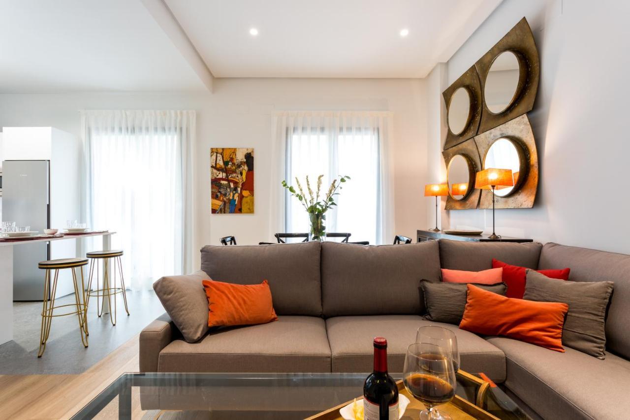 Apartamentos Rg Plaza De Espana Севилья Экстерьер фото
